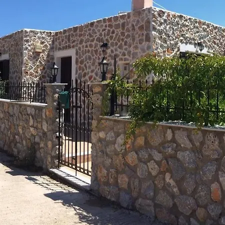 Wonderful House On A Beautiful Hillside Ferienhaus *